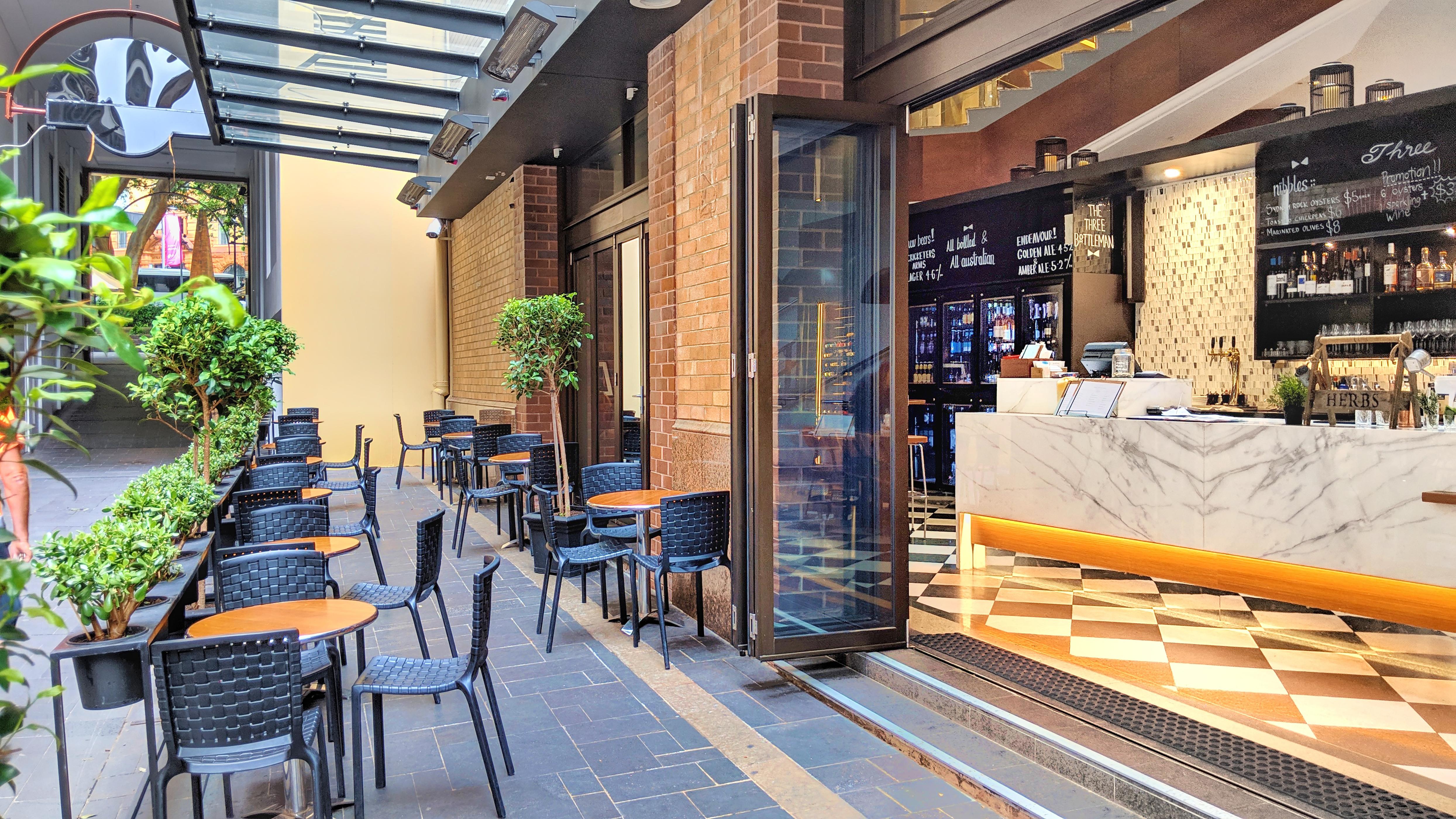 Sydney Harbour Marriott Hotel At Circular Quay Exterior foto The interior of the café