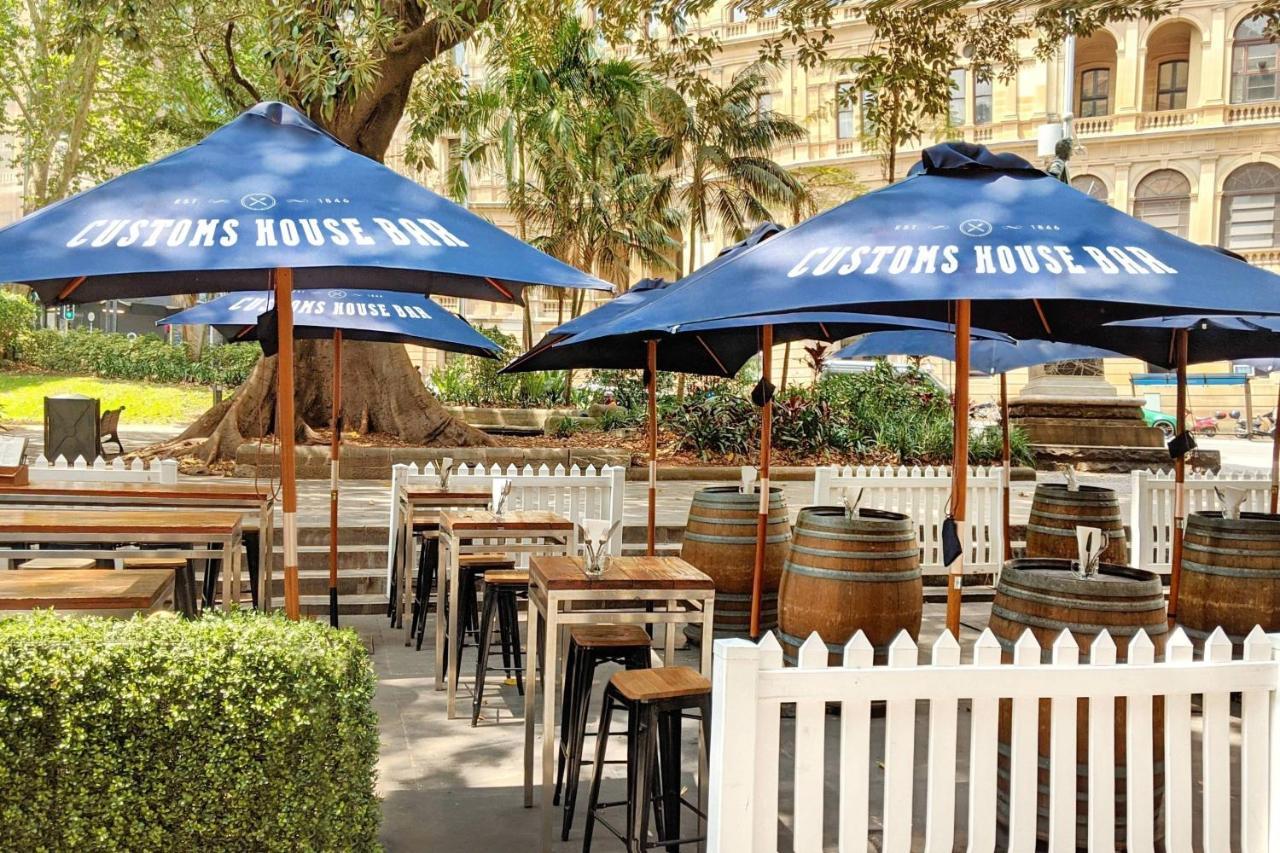 Sydney Harbour Marriott Hotel At Circular Quay Exterior foto The beer garden at the Duke of Brunswick Hotel