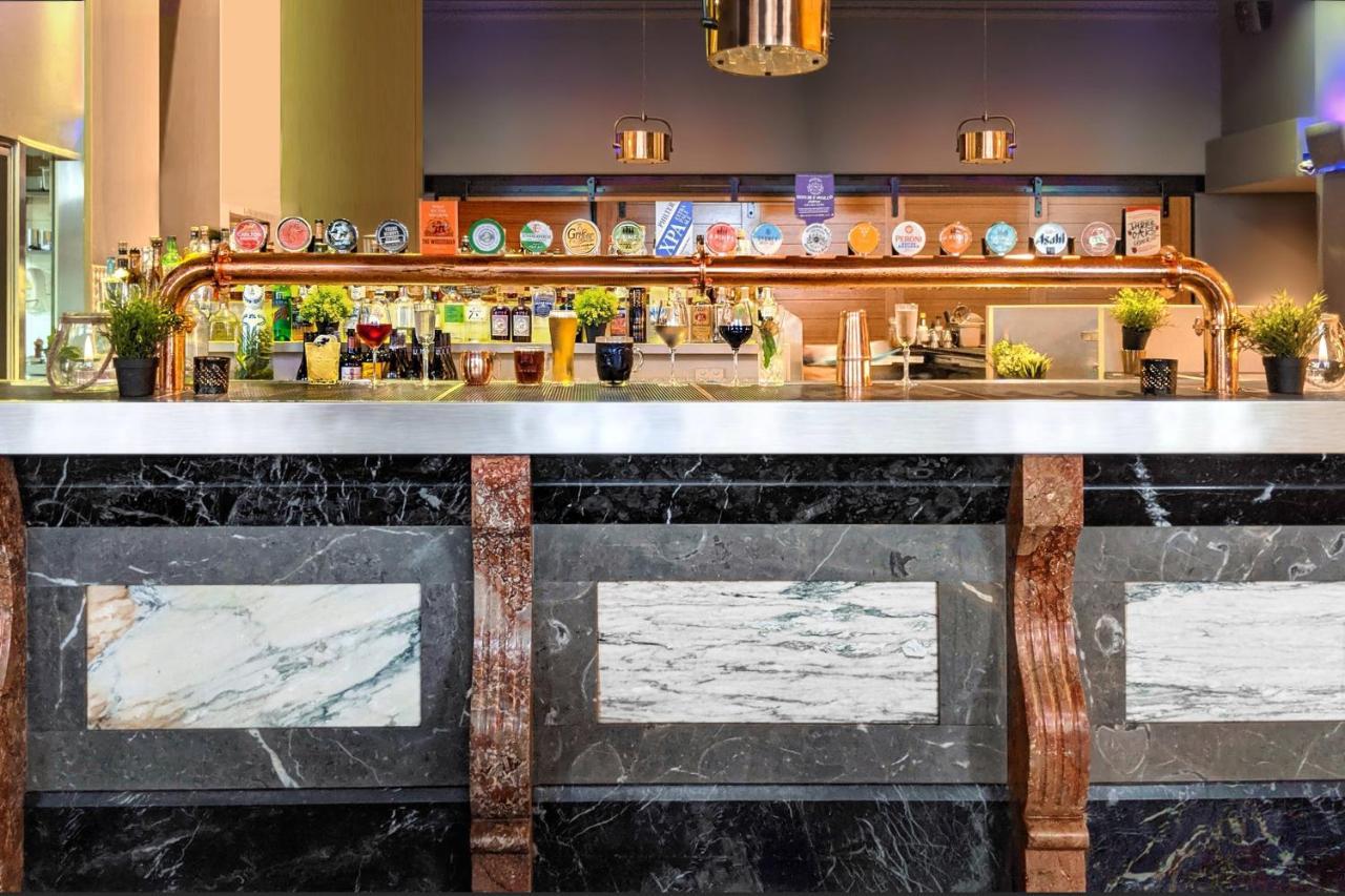 Sydney Harbour Marriott Hotel At Circular Quay Exterior foto The bar at the hotel