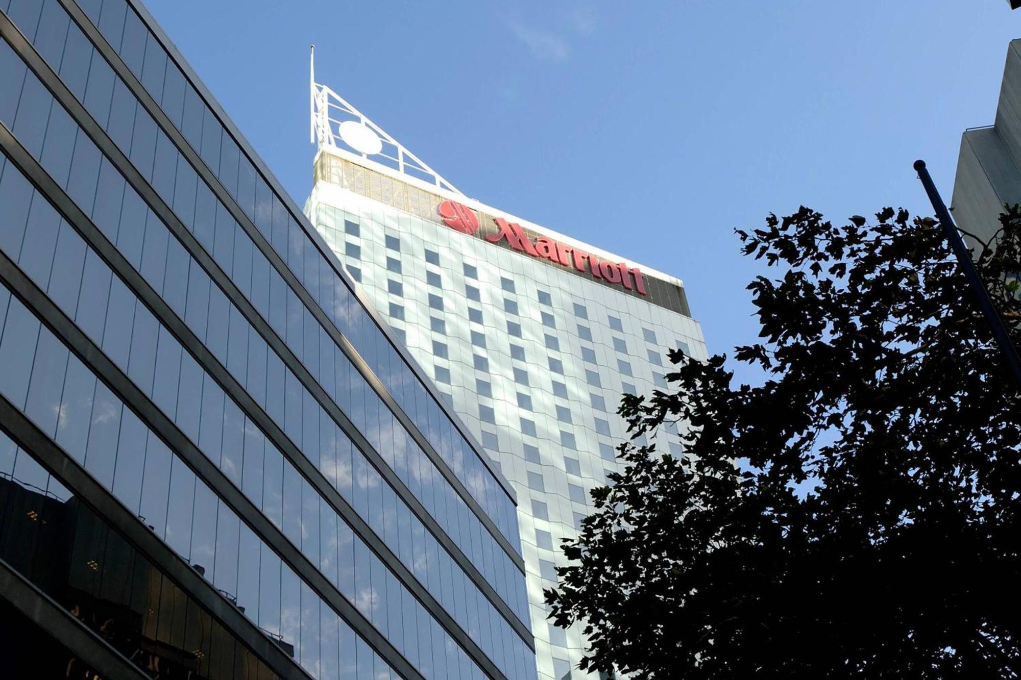 Sydney Harbour Marriott Hotel At Circular Quay Exterior foto The hotel in 2011